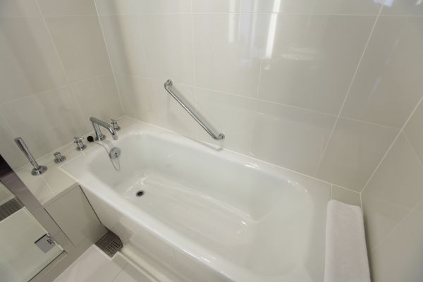 Cost of Bathtub Repair in Newark